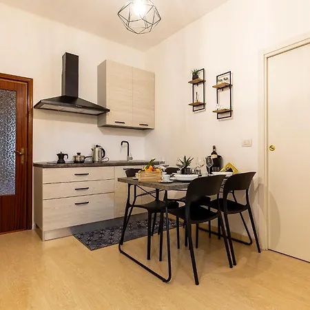 Apartamento Intero Centro , 2 Minuti Dalla Stazione ! *